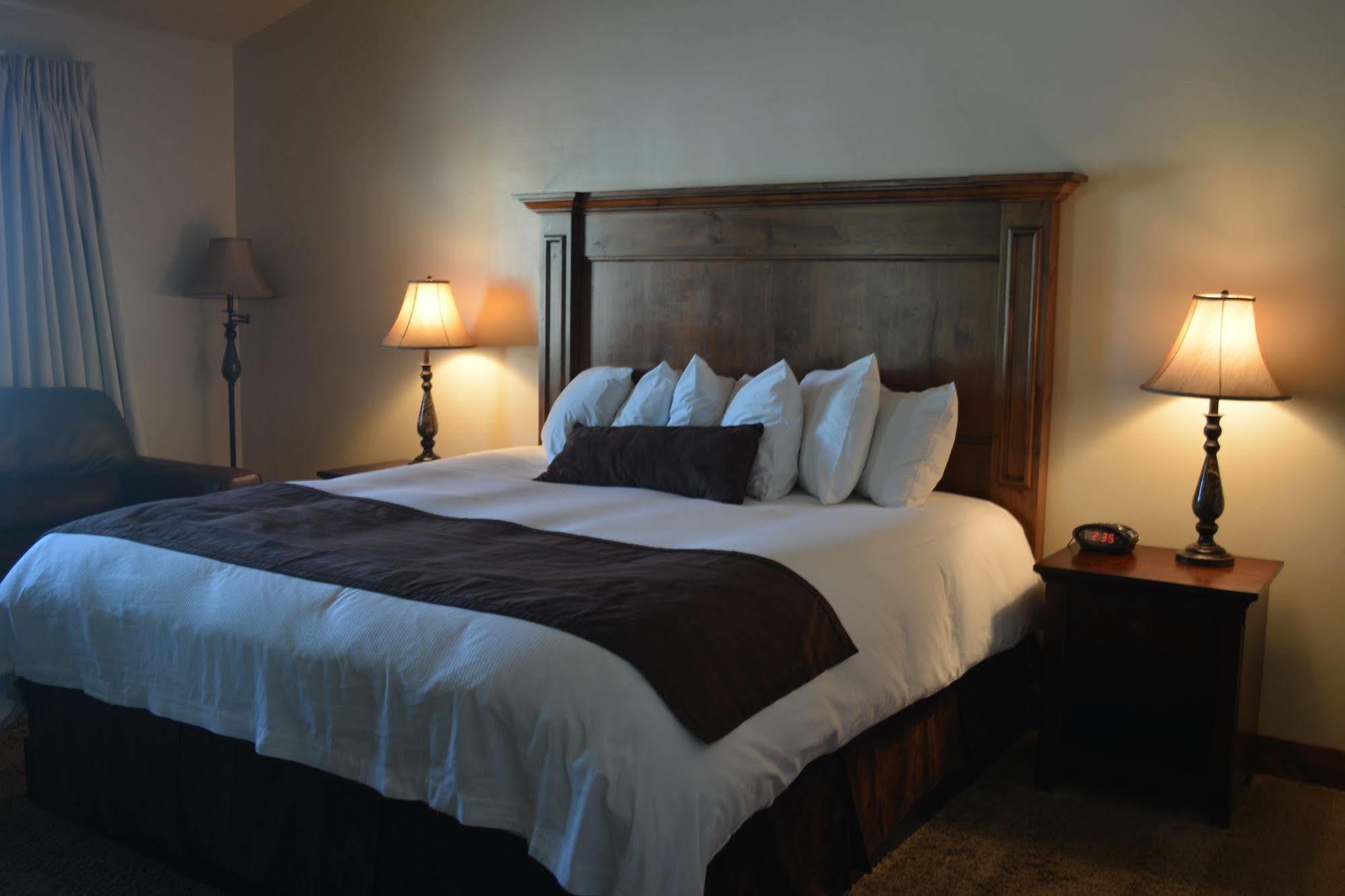 Duchesne Suites ภายนอก รูปภาพ